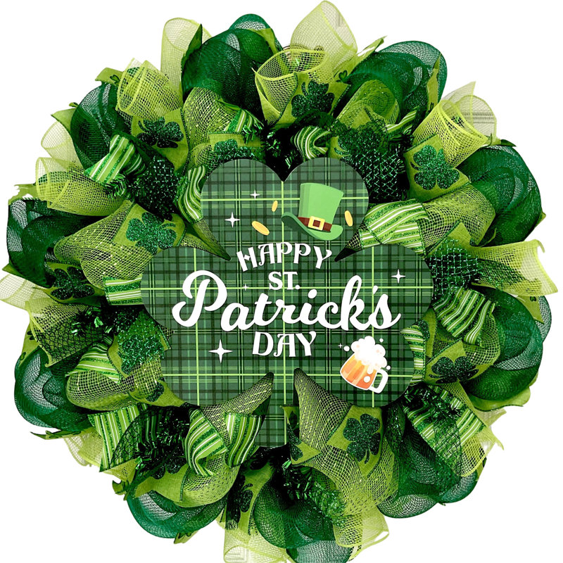 Joyeuse fête de la Saint-Patrick avec trèfle à carreaux avec chapeau de lutin et chope à bière