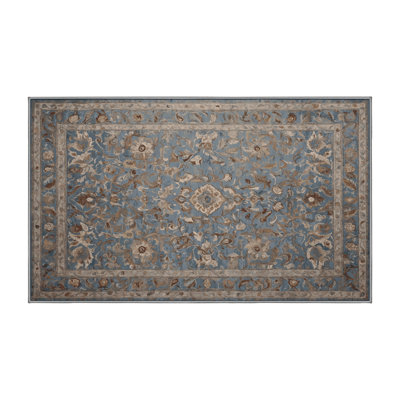 Tapis gris soyeux et moelleux