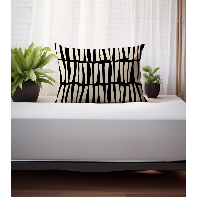 Coussin Clayton, H 25 po x l 18 po, Noir / Blanc cassé