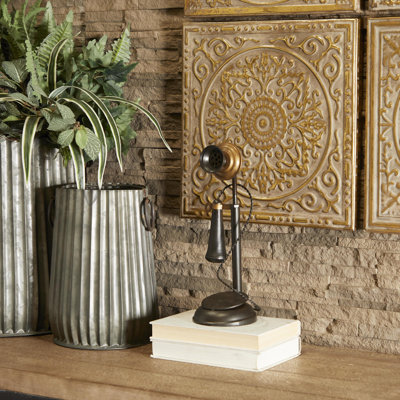 Sculpture noire Fortunata en métal de style rétro avec base étagée