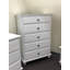 Commode 5 pièces de style moderne avec cinq tiroirs et poignées à finition blanche (incluant la commode et non le miroir)