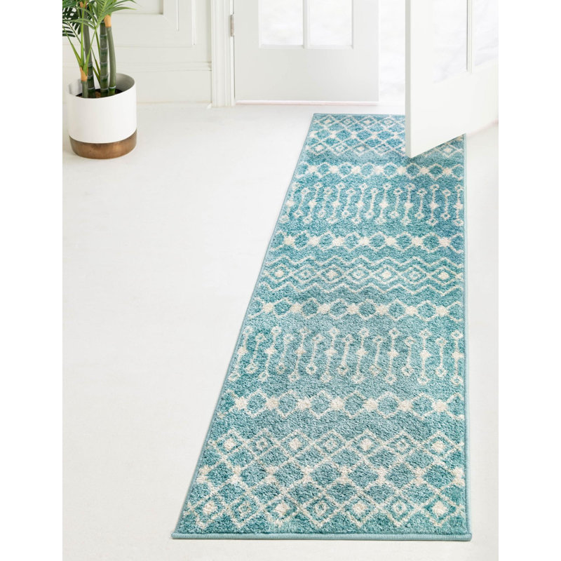 Tapis bleu turquoise en polypropylène tissé à la machine Briehn, Tapis de couloir 2 pi 7 po x 12 pi