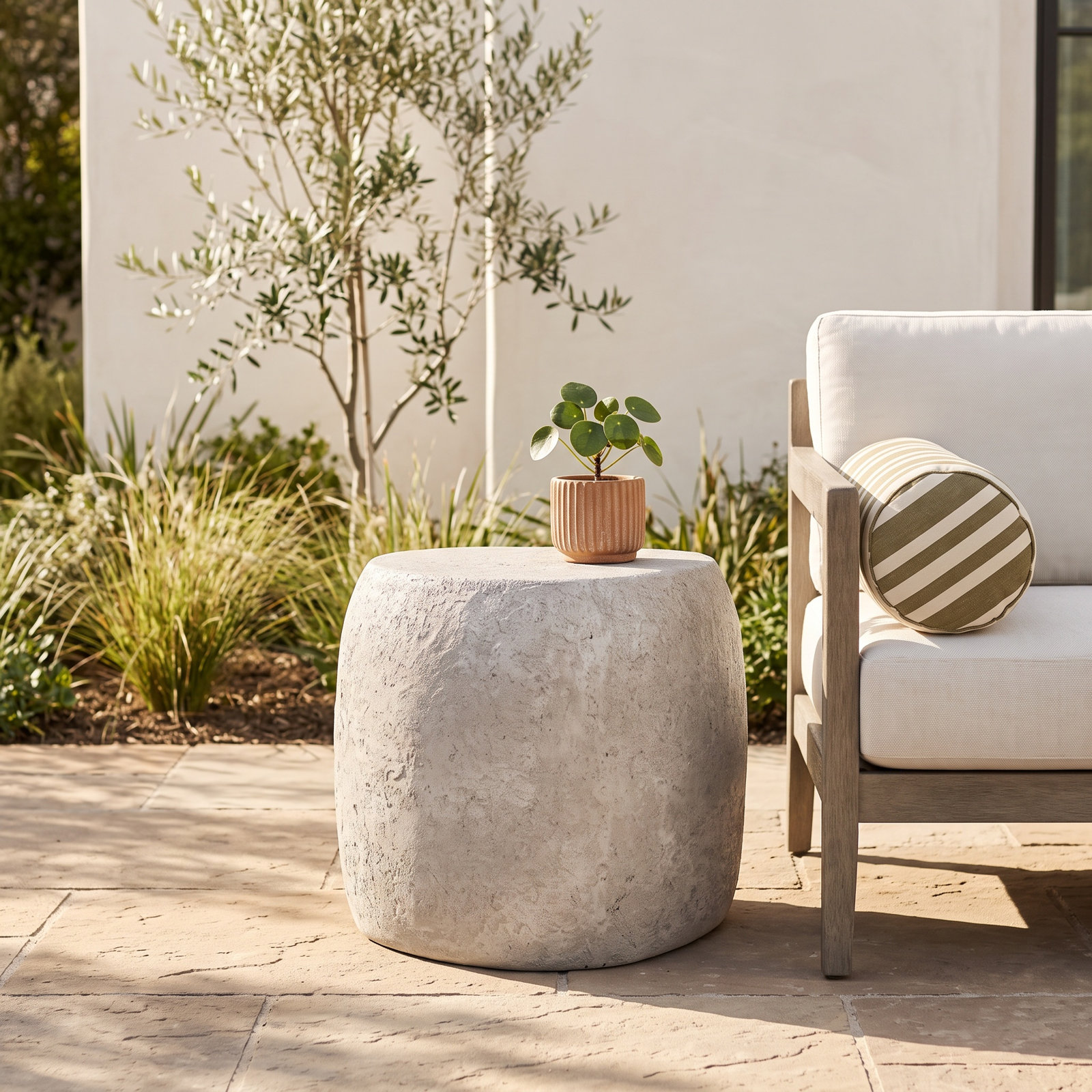 Abbeville 22" Patio Table