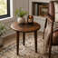 Table de bout latérale Ama 22 po, plateau rond, sculpture florale mandala indien, 3 pieds, bois de manguier brun
