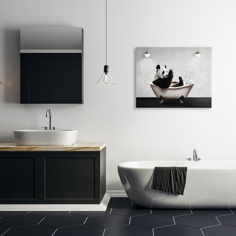 Panda dans une toile de bain à bulles moderne, design par Seven Trees Design, H 30 po x l 40 po