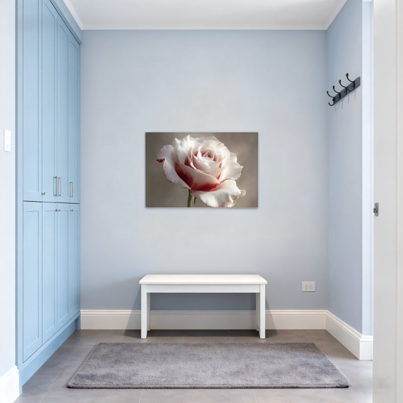Plantes et fleurs - rose blanche avec accents roses sur toile, H 16 po x l 24 po