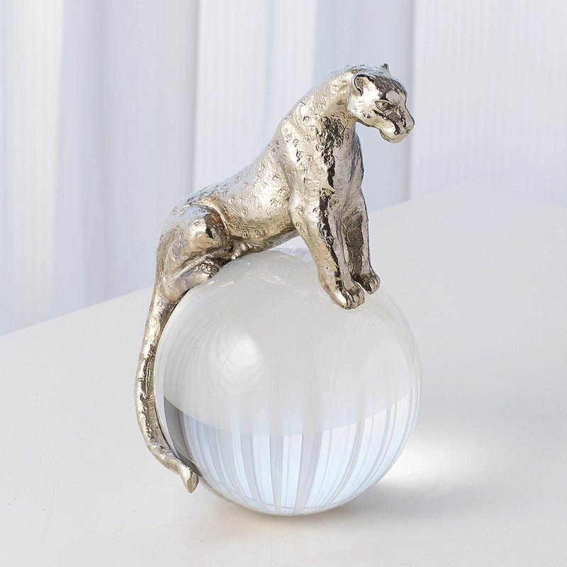 Jaguar sur une sphère de cristal, Nickel