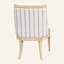 Chaise rembourrée avec garniture cloutée