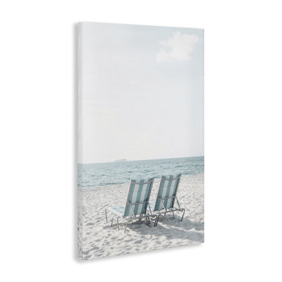 Art mural sur toile "Chaises de plage bleues apaisantes" par Elena Chukhlebova