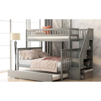 Lit superposé simple au-dessus d'un lit double gris avec escalier et lit gigogne - Mobilier de chambre à coucher moderne, idée d'économie d'espace