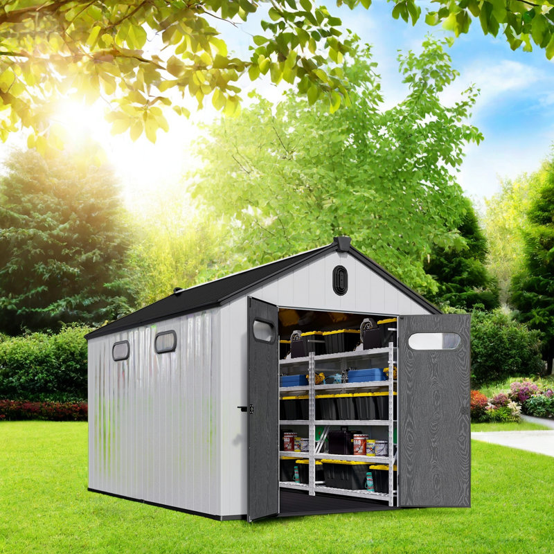 Remise de rangement extérieure 8 pi x 12 pi, construction en PP durable à double couche, renforcée d'acier, ventilée avec des puits de lumière et des portes verrouillables pour l'équipement de pelouse, les outils et le rangement de jardin