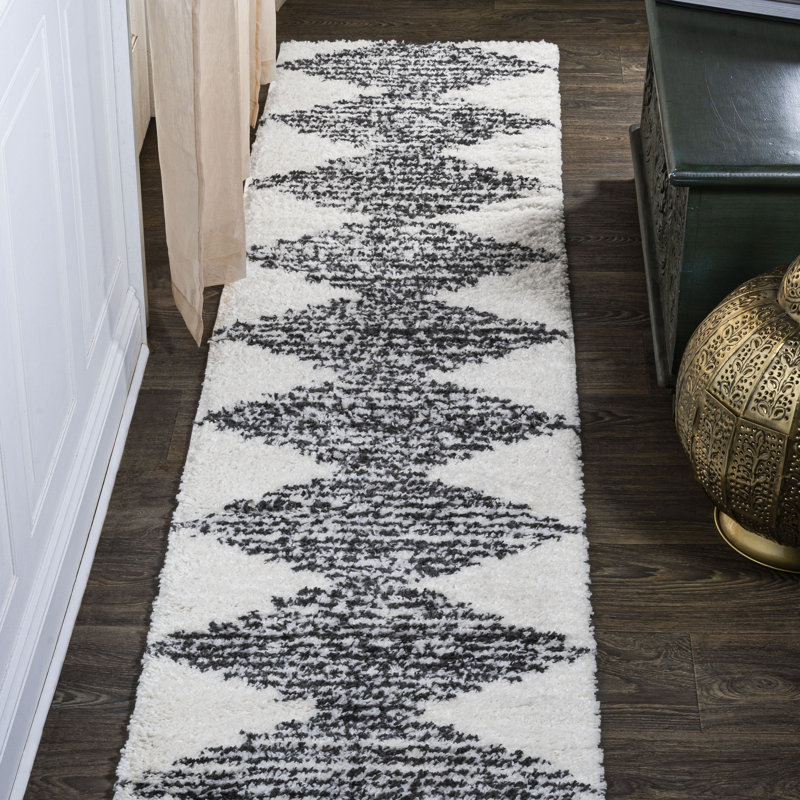 Collenn Diamond Stripe Geometric Shag White/Gray Rug, Runner 2' x 10'
