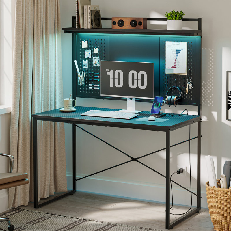 Bureau d'ordinateur de 39 po avec huche et panneau perforé, bureaux de bureau à domicile avec prise de courant, bureaux de jeu avec lumière DEL et crochets