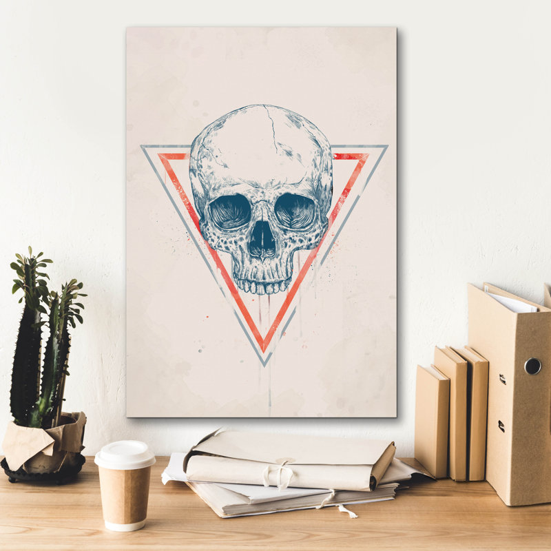 «Skull In Triangle 2» par Balazs Solti, H 26 po x l 18 po x P 0,75 po