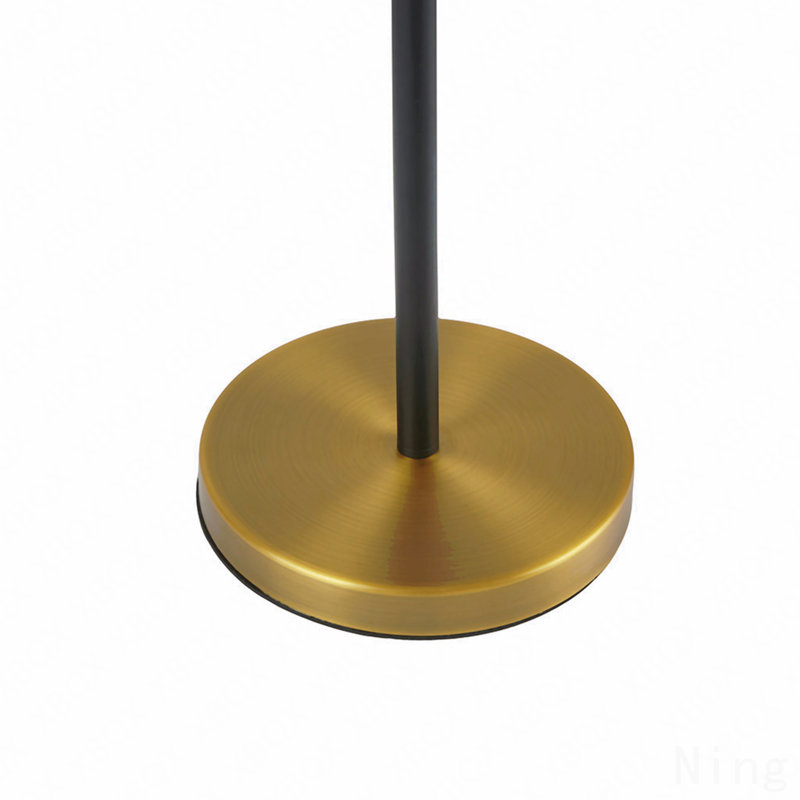 Lampe sur pied en métal