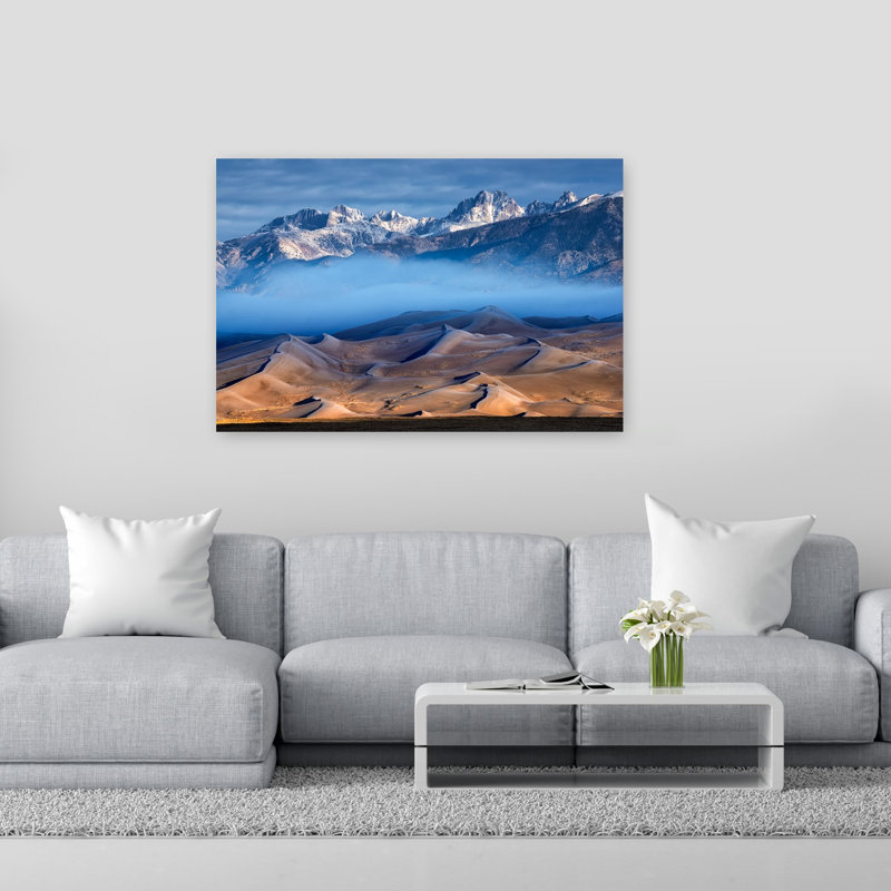 «Golden Dunes Misty Mountains Serene Tranquil Abstract Landscape Mountain», reproduction d'art murale, H 60 po x l 40 po