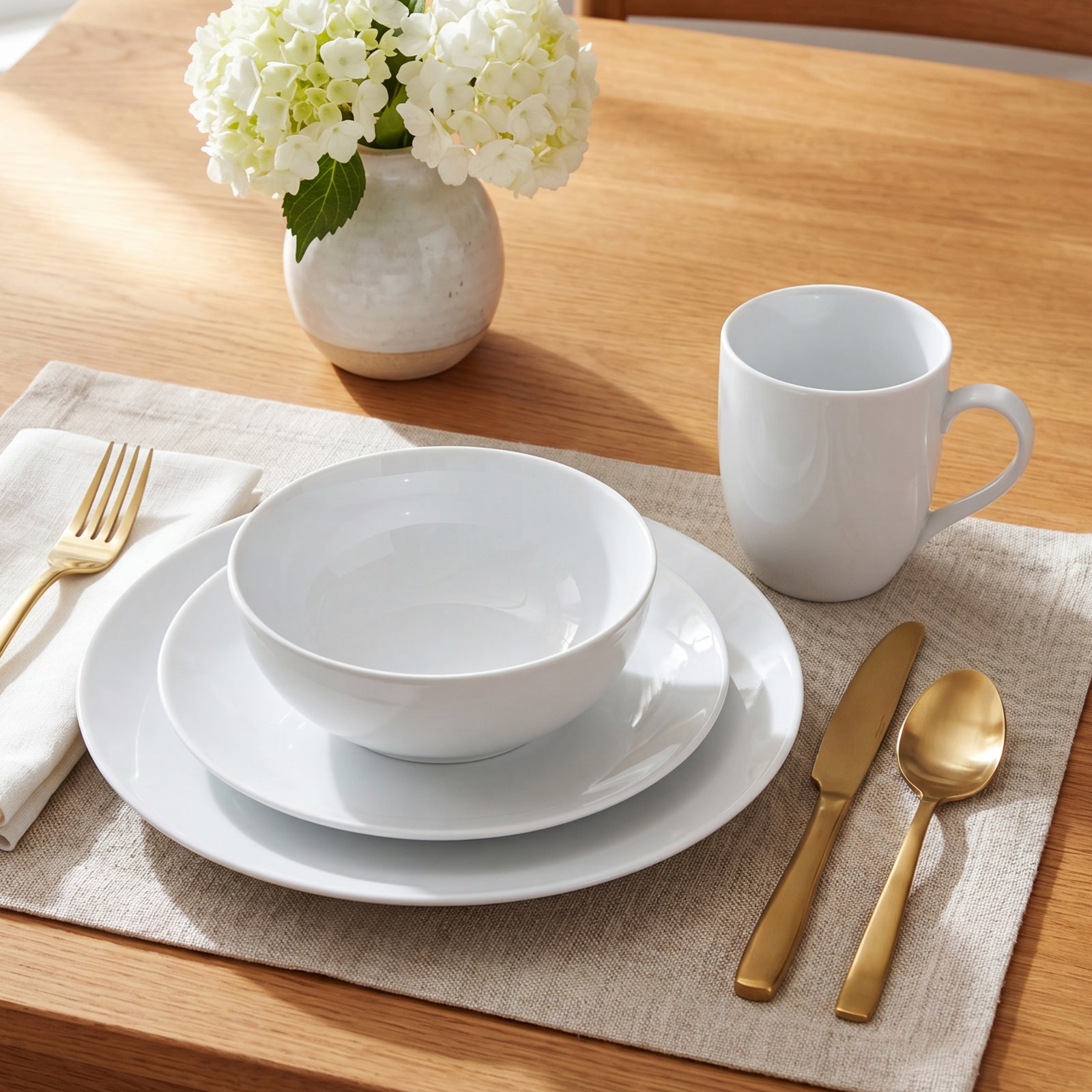 Max Coupe 16-Piece Porcelain Dinnerware Set, Service for 4