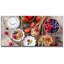 Petit déjeuner avec décoration murale moderne muesli, baies, pain frais et yogourt-102297776-102297777