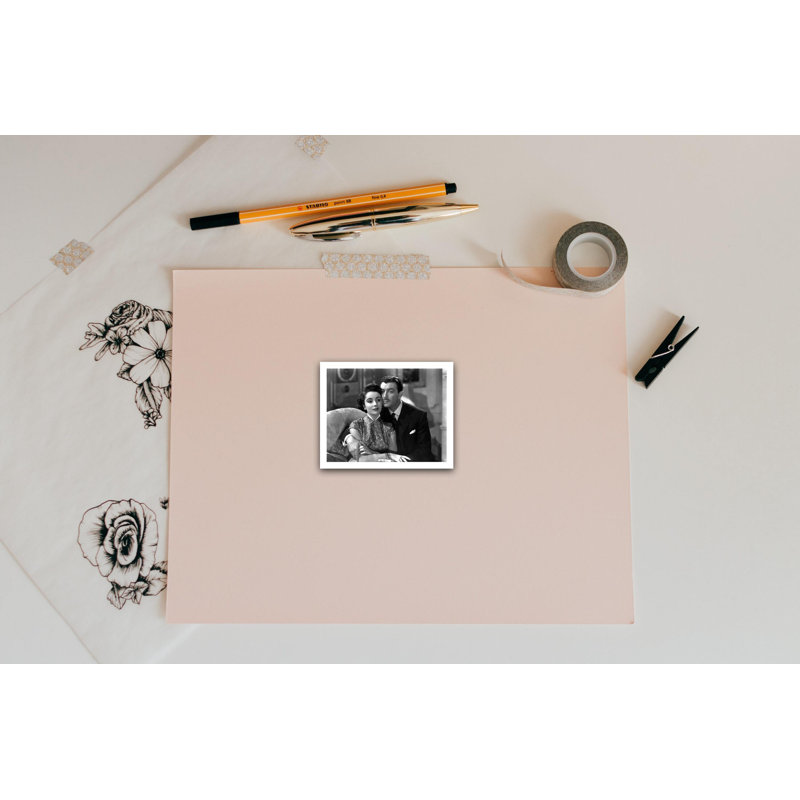 Robert Taylor embrassant Elizabeth Taylor - photographie non encadrée, H 8 po x l 10 po
