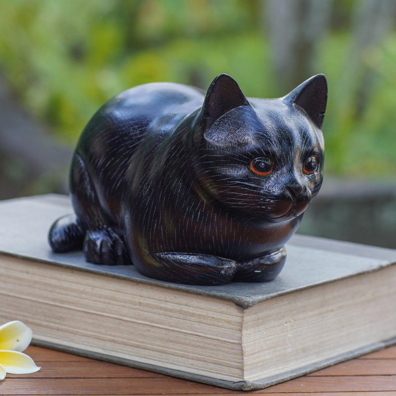 Figurines & Sculptures