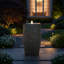 Fontaine cylindrique d'extérieur à bulles en polystone à DEL - Gris-537020703