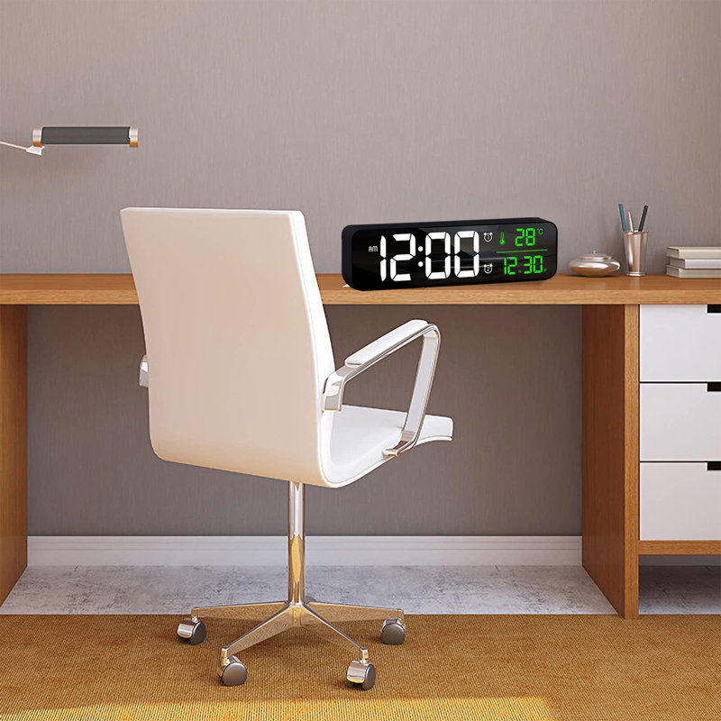 Réveille-matin multifonctionnel pour chambre à coucher, horloge numérique à grand affichage 5,8 po avec 4 lumières et 13 sonnettes, changement de mode 12 / 24H, blanc