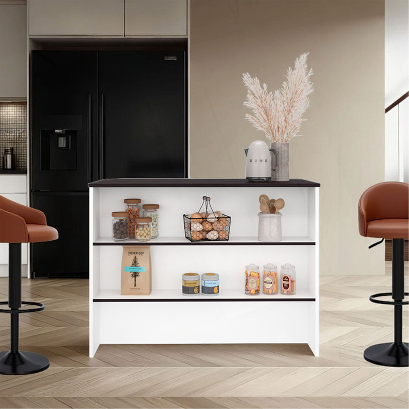 Îlot de cuisine central au design moderne, grand espace de rangement