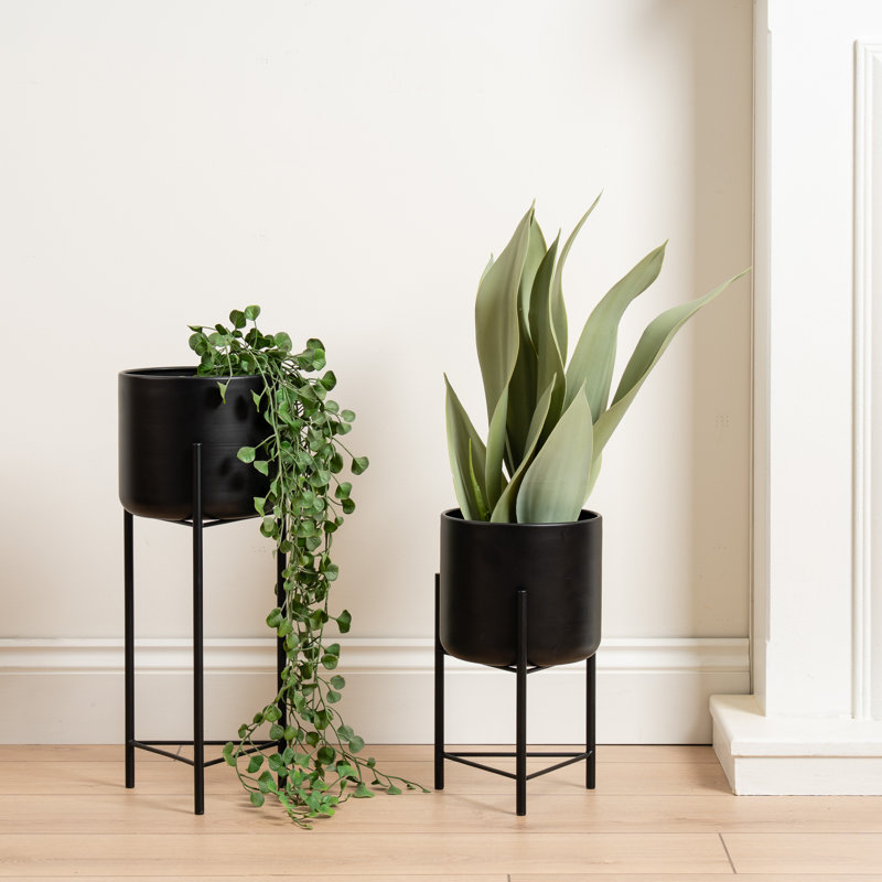 Set of 2 Metal Planters on Stands, Black