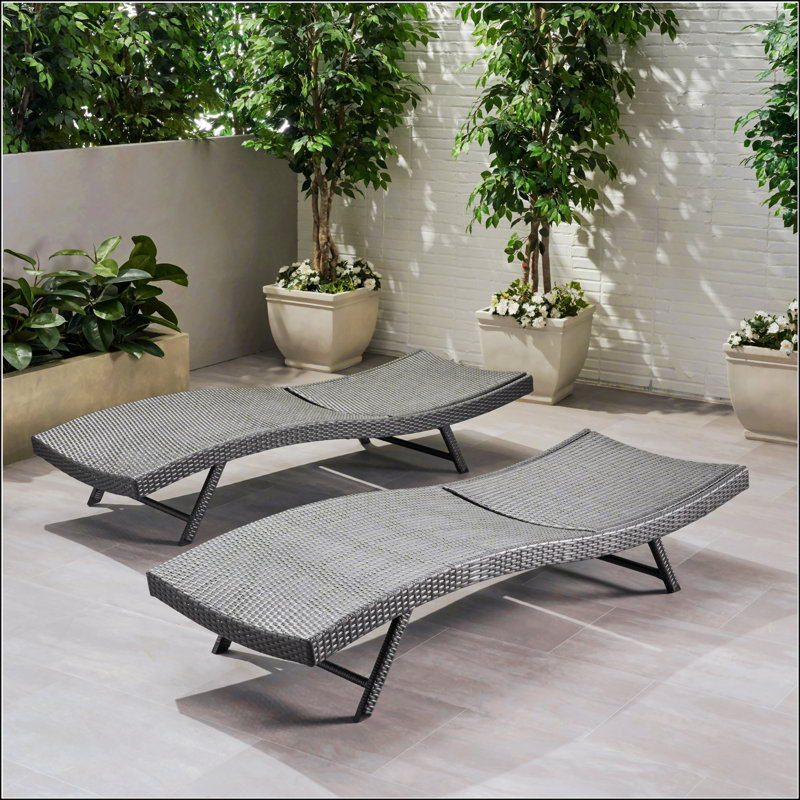 PE WICKER CHAISE, Gray