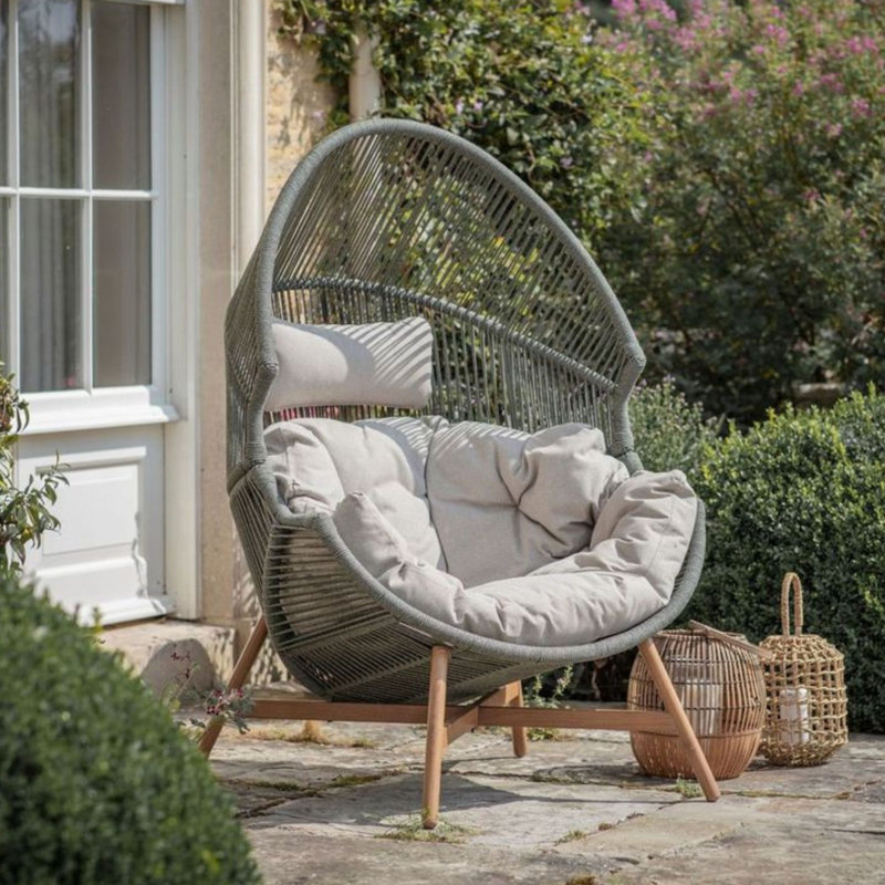 Outdoor Lounge Chair