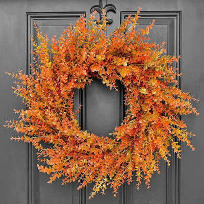 Couronne d'automne orange eucalyptus, décor de feuillage d'automne réaliste pour la porte d'entrée, le porche, le mur, la fenêtre et le manteau de cheminée, décoration saisonnière rustique avec base de vigne
