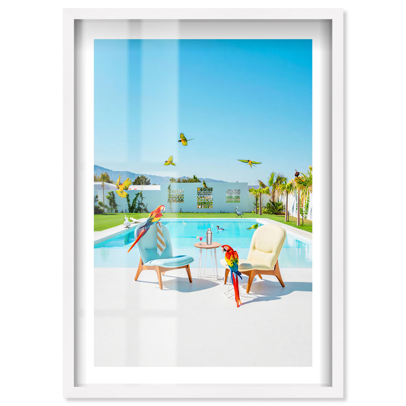 «Parrot Paradise Poolside Shadowbox» par Notoriart, H 55 po x l 37 po, Blanc