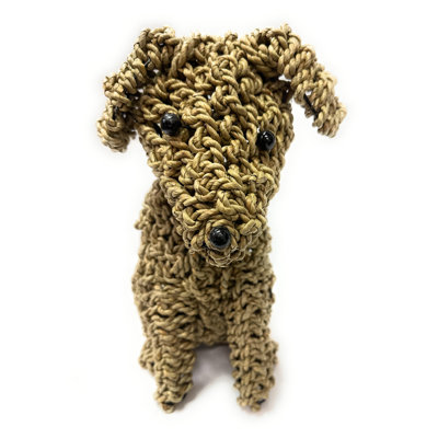Chien assis à la main