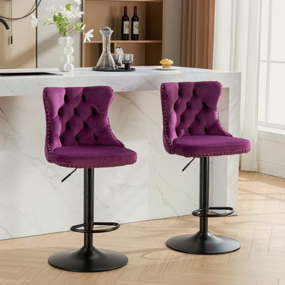 Tabourets de bar pivotants en velours à hauteur de siège réglable de 25 à 33 pouces, base de 17,7 pouces, tabourets de bar rembourrés modernes avec dossier capitonné confortable pour un pub à la maison et un îlot de cuisine, ensemble de 2