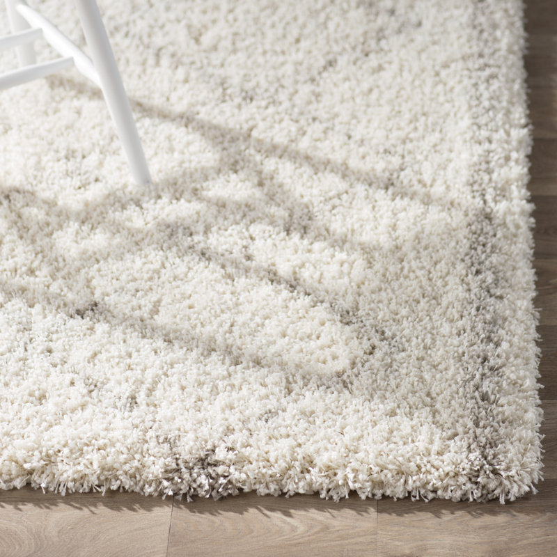 Tapis blanc cassé à motif géométrique Reva, Rectangle 7 pi 6 po x 9 pi 6 po