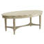 Table basse antique blanche avec tablette pour une utilisation pratique dans l'espace principal