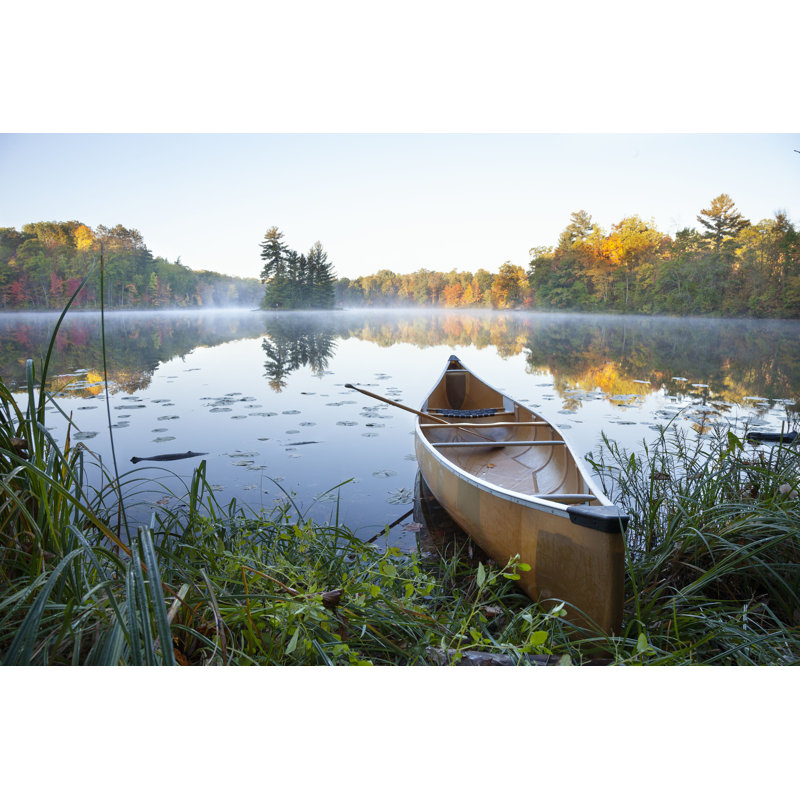 Canoe on Calm Lake - Photographie sur toile tendue, H 24 po x l 36 po
