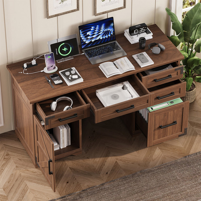 Bureau de direction de style champêtre avec station de recharge intégrée, armoire de rangement et tiroir à dossiers suspendus