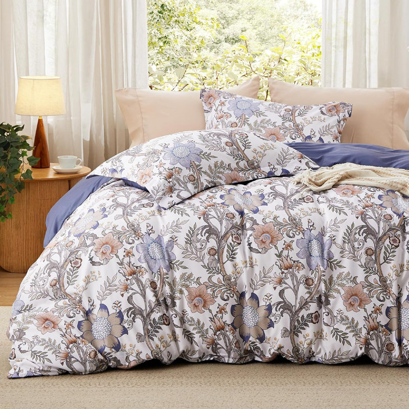 Bedsure Reversible Cute Flower Patterned Bedding Duvet Cover, King Duvet Cover + 2 Shams, Blue Blossm