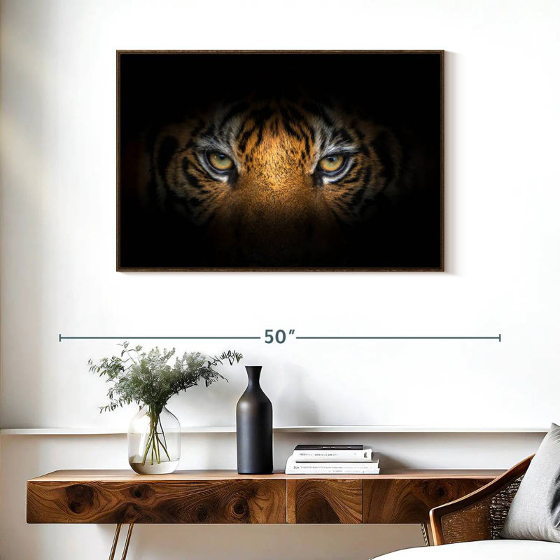 Tigre féroce, 37 po x 25 po, Cadre flottant en noyer