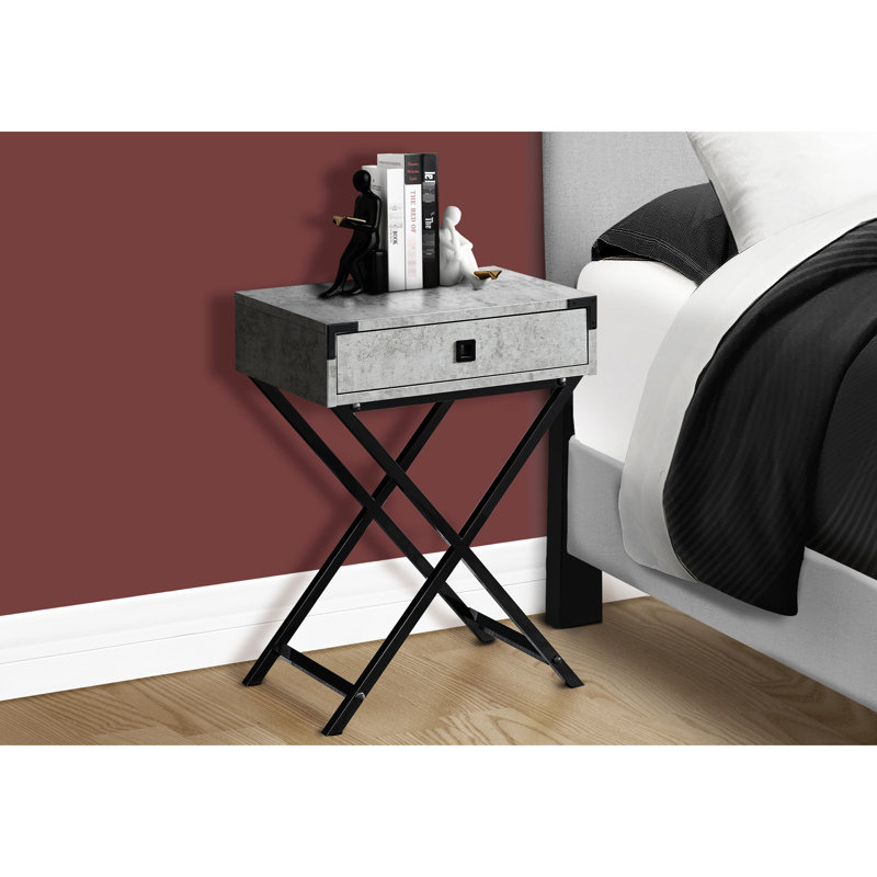 Table d'appoint compacte avec finition en ciment gris et poignée en métal noir polyvalente avec supports en stratifié