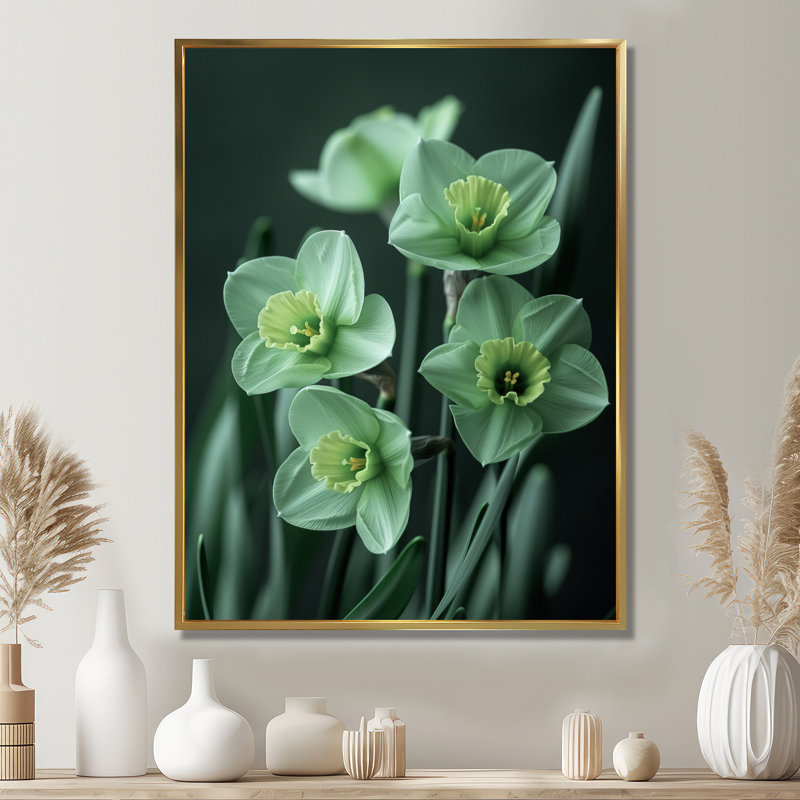 Monochromes de jardin glamour jonquilles II - jonquilles murales, Cadre flottant doré, H 24 po x l 32 po