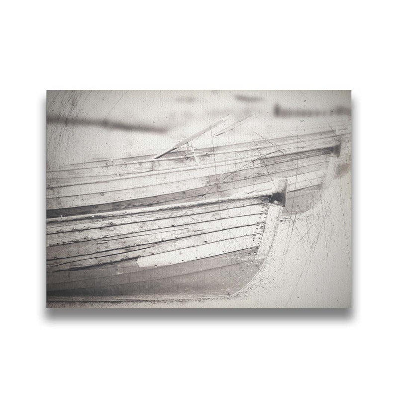 Deux vieilles barques par Hal Halli. Estampe numérique, H 36,5 po x l 48,5 po, Impression encadrée sans passe-partout, Noir