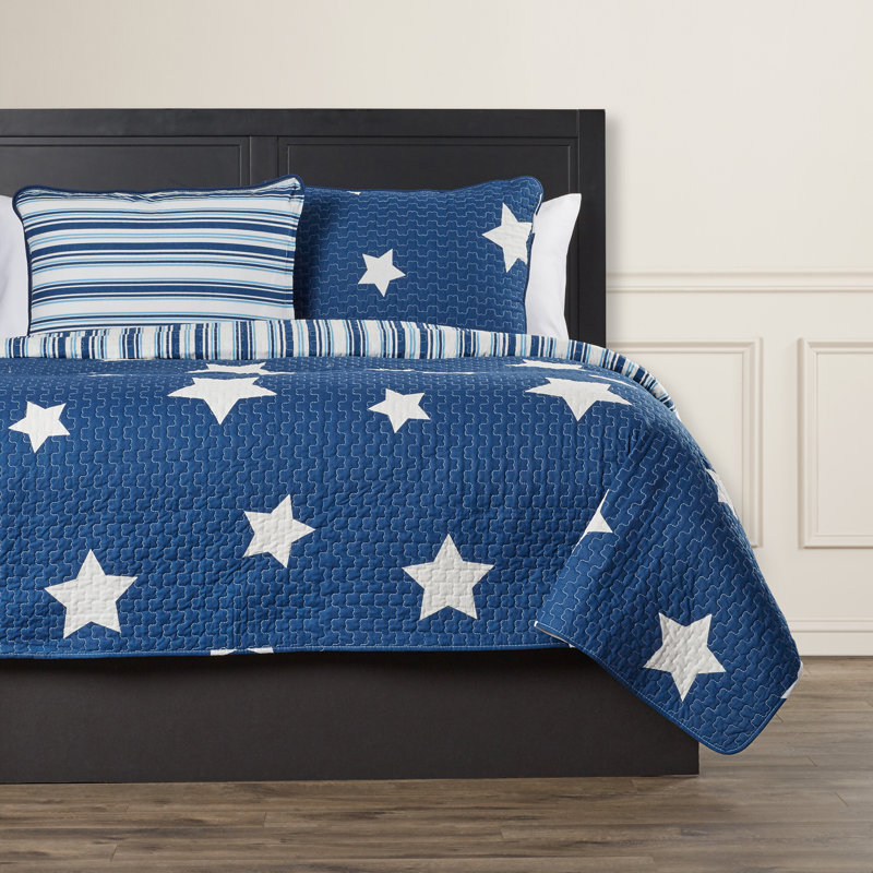 Star Cotton Reversible Traditional Quilt Set, Full / Queen Quilt + 2 Shams , Red