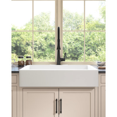 Robinet de cuisine rétractable noir mat, fabrication en acier inoxydable, revêtement antirouille, buse rotative à 360 ° pour une distribution pratique de l'eau, surface rouillée, utilisation par l'utilisateur