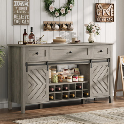 Buffet Farmhouse avec porte de grange coulissante - Buffet en bois rustique avec 3 tiroirs, tablette réglable et support à vin amovible pour salle à manger, cuisine et salon (1,5 m)