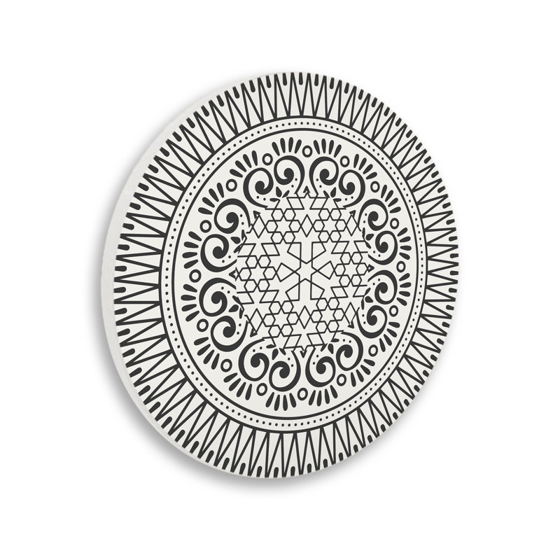 Plaque murale circulaire détaillée de formes symétriques abstraites symétriques, 12 po de diamètre par Daphne Polselli