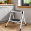 Tabouret en acier à deux marches