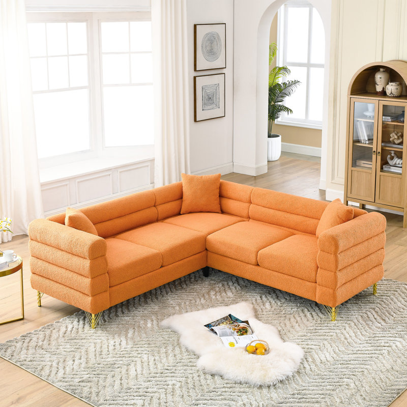 Grand canapé d'angle de 81,5 pouces en forme de L. Design moderne épuré pour la chambre à coucher. Cadre en bois massif et en métal. Matériau orange, rembourrage en mousse. 3 coussins, capacité de siège de 250 lb.