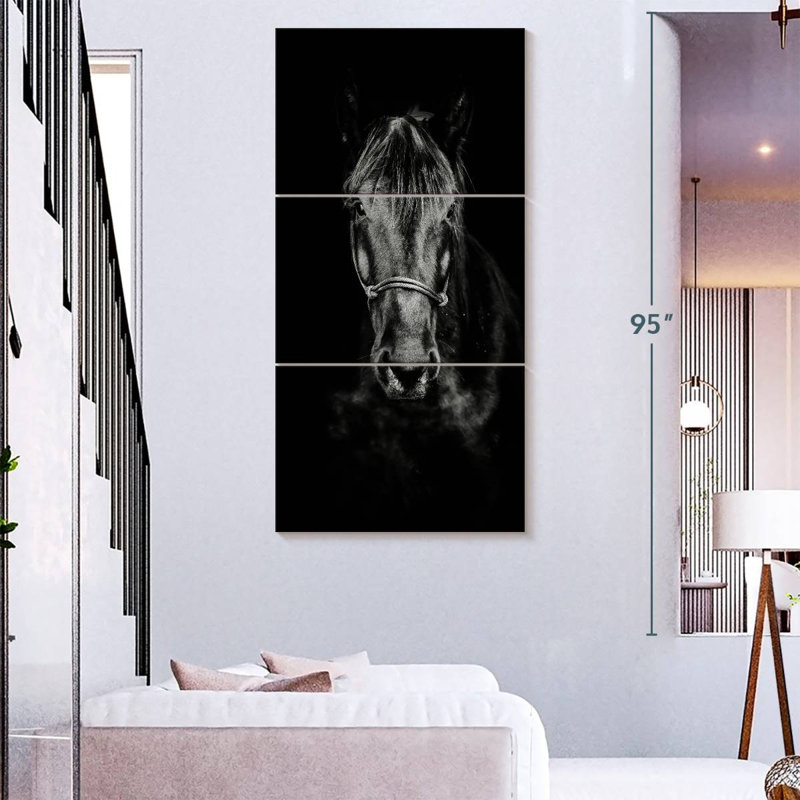 Cheval noir de près, H 38 po x l 18 po